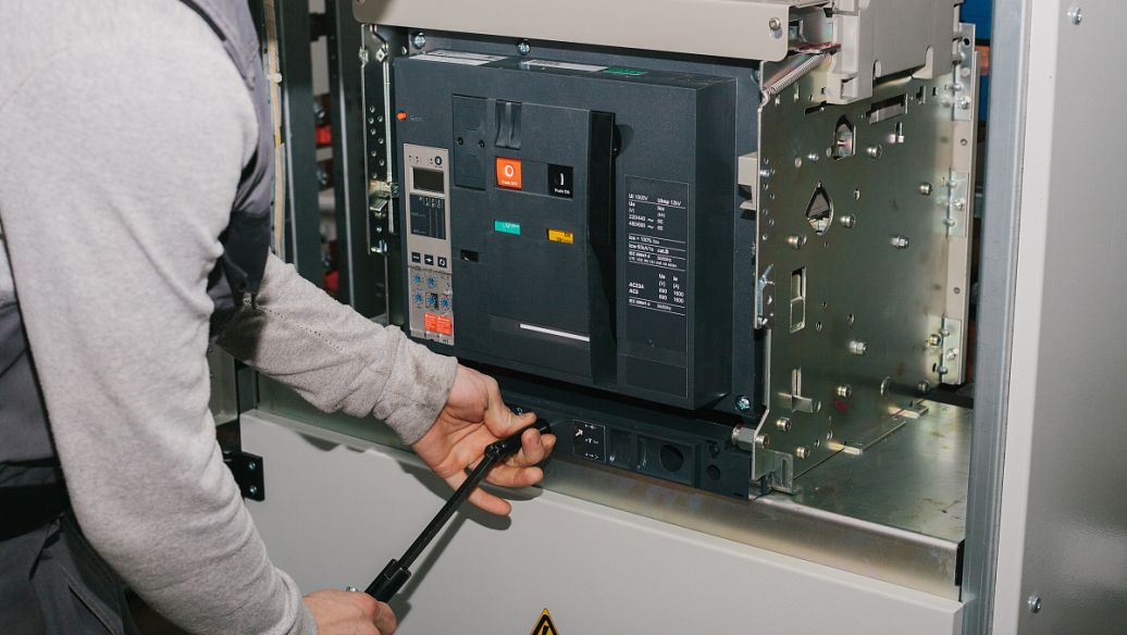 PLC自动化控制柜系统的安装与调试